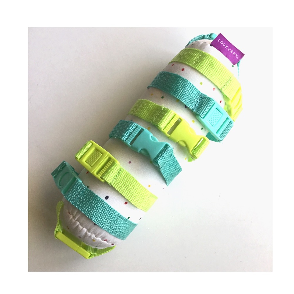 •Lovevery ‚Buckle Barrel‘ companion 22-24 months•